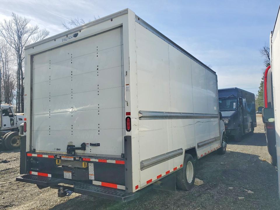 2022 GMC Savana box Truck