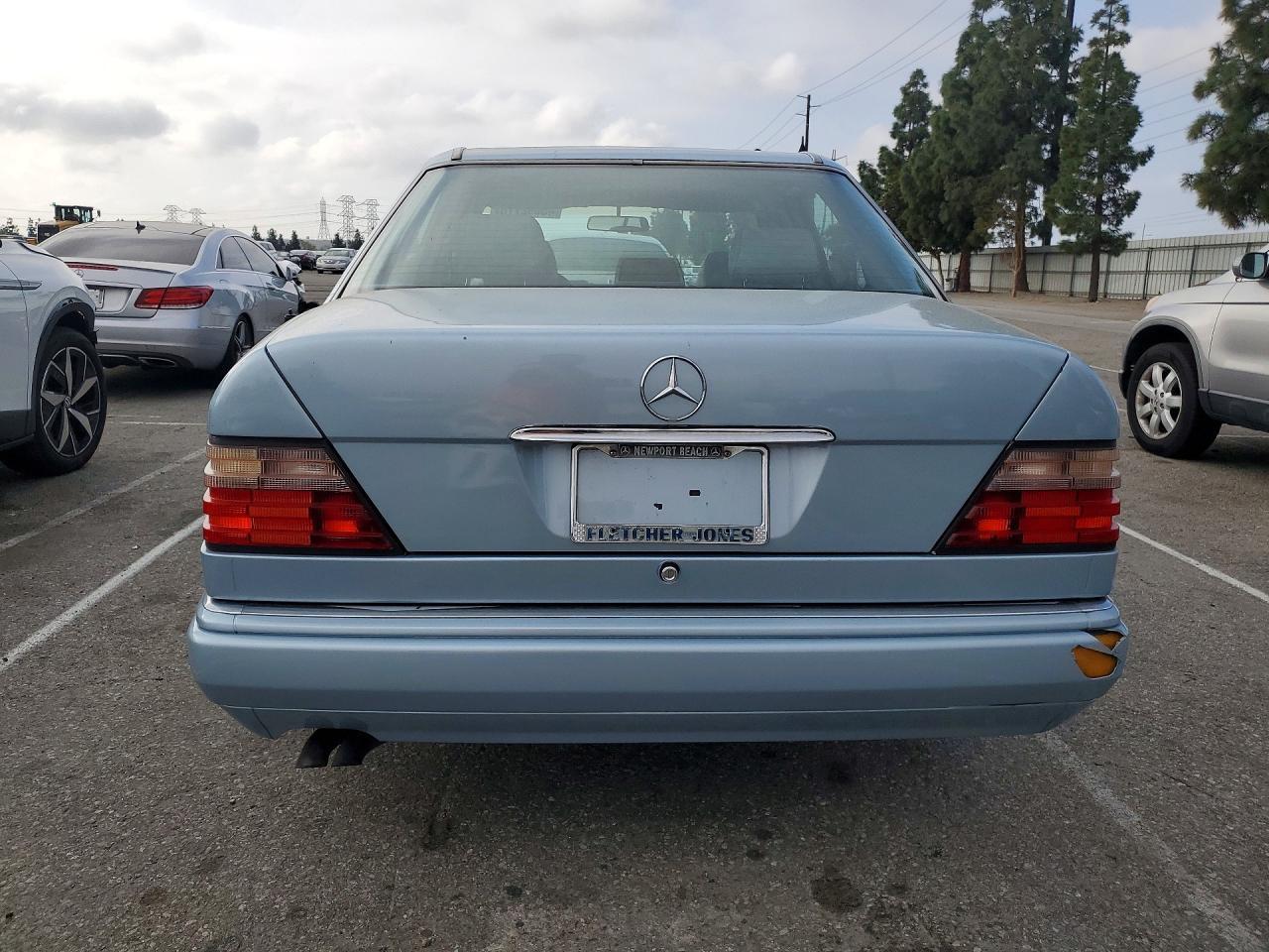 1995 Mercedes-Benz E 320 Base