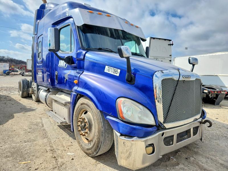 2014 Freigliner 2014 Freightliner Cascadia 1-semi Truck