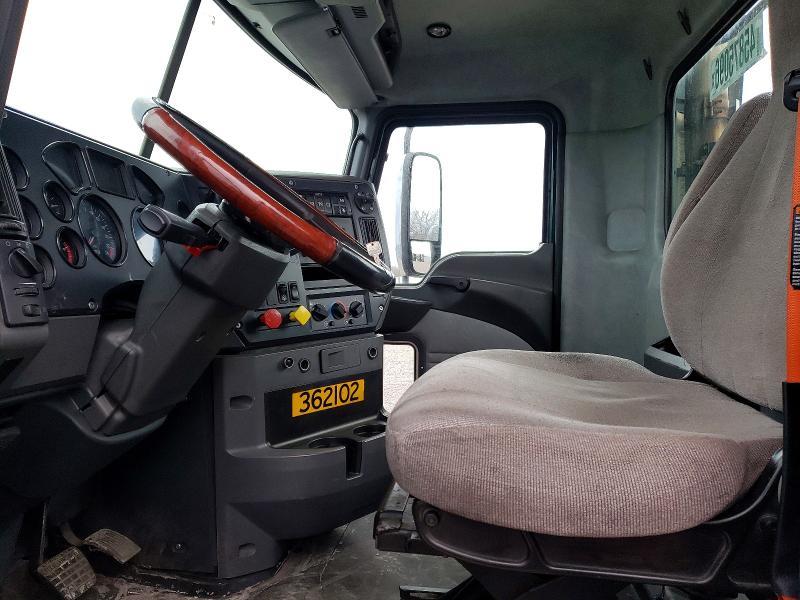 2017 Mack CXU612 Semi Truck