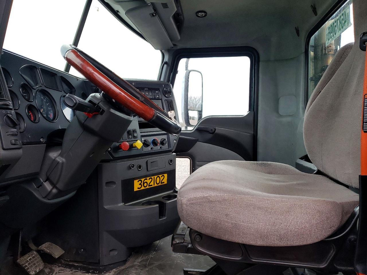 2017 Mack CXU612 Semi Truck