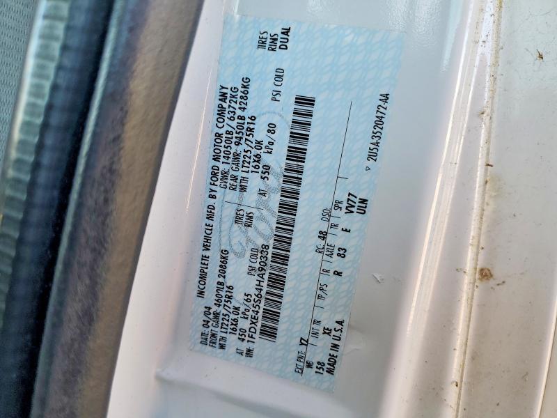 2004 Thor Recreational Vehicle (RV)