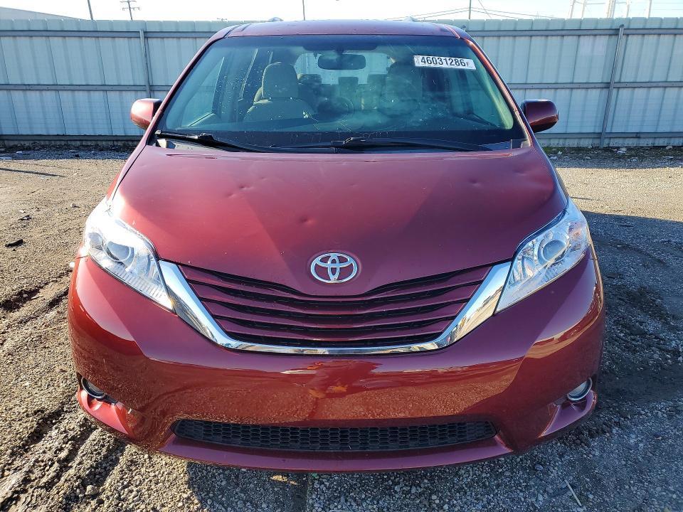 2017 Toyota Sienna le 8-passenger