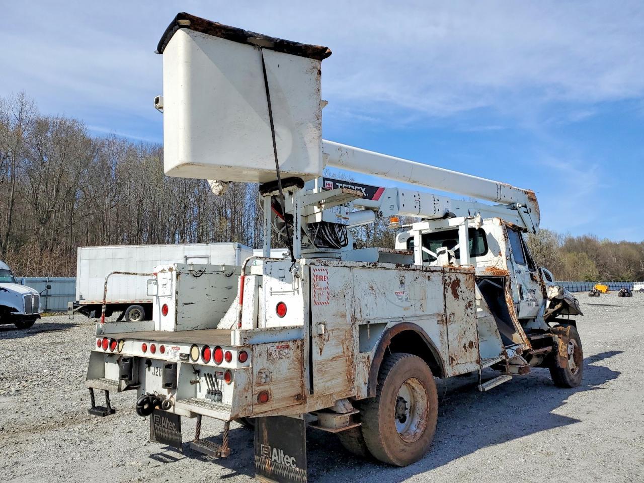 2013 International 7300 Bucket Truck