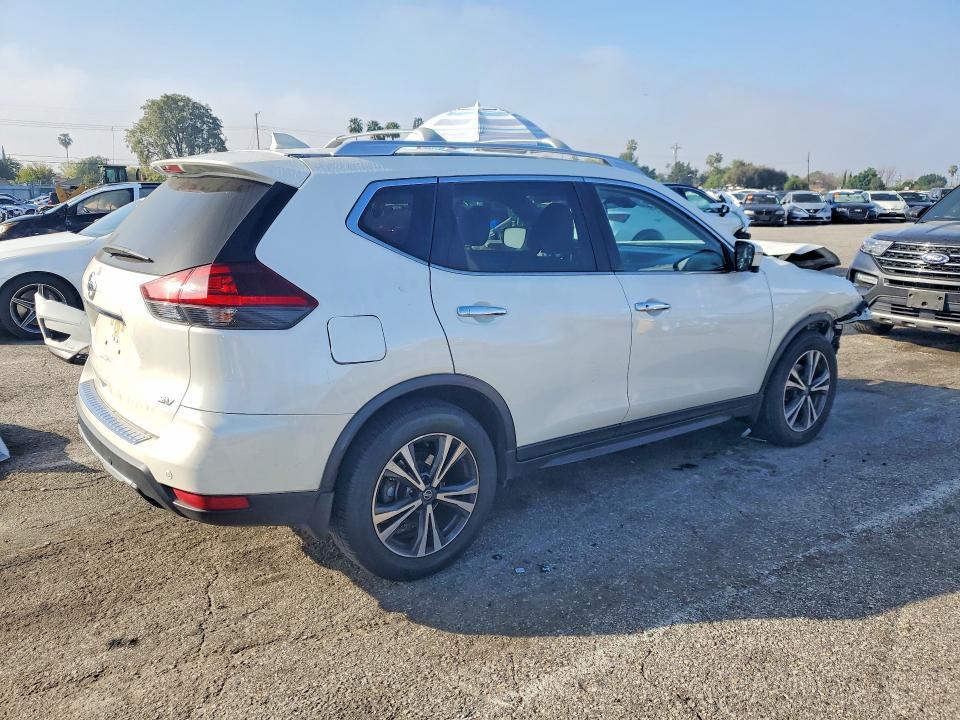 2020 Nissan Rogue sv