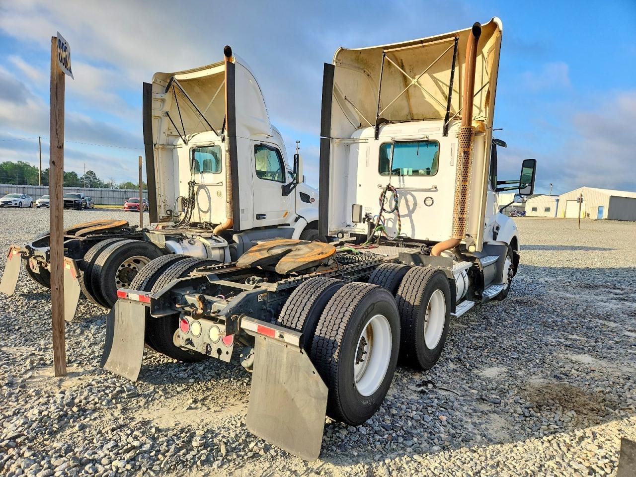 2017 Kenworth T680 Semi Truck