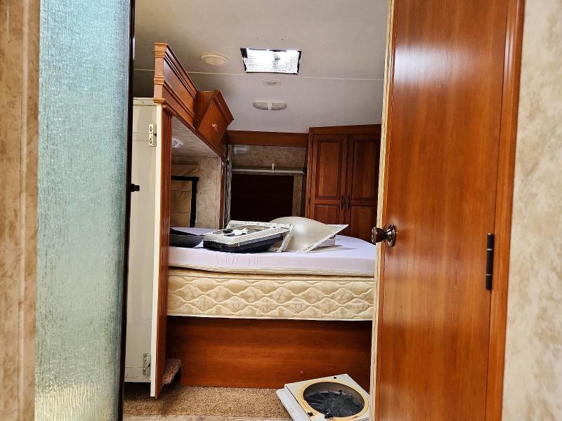 2011 Keystone Montana Camper