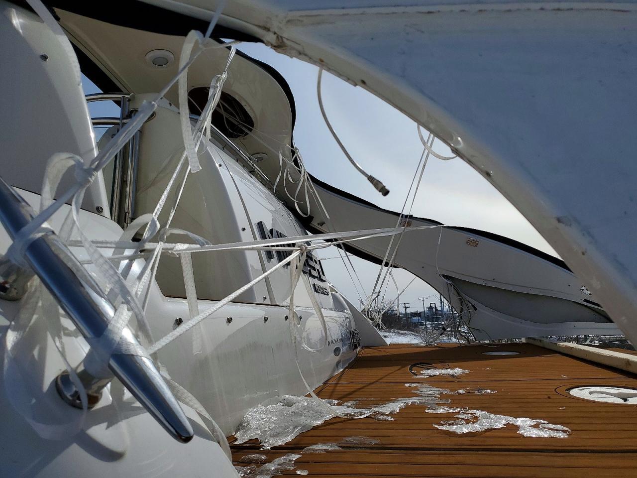 2004 Maxum Boat-Boat