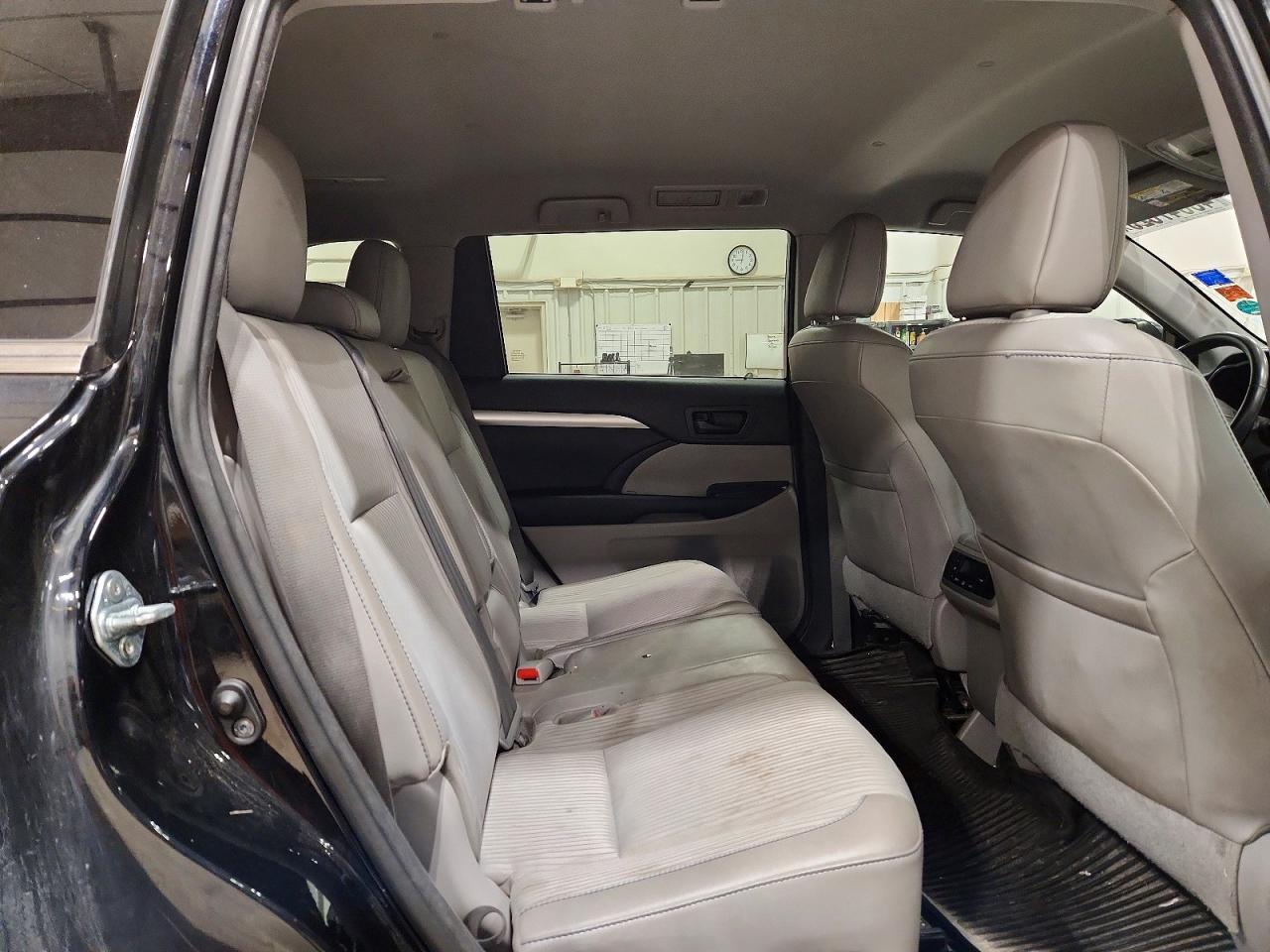 2016 Toyota Highlander le Plus