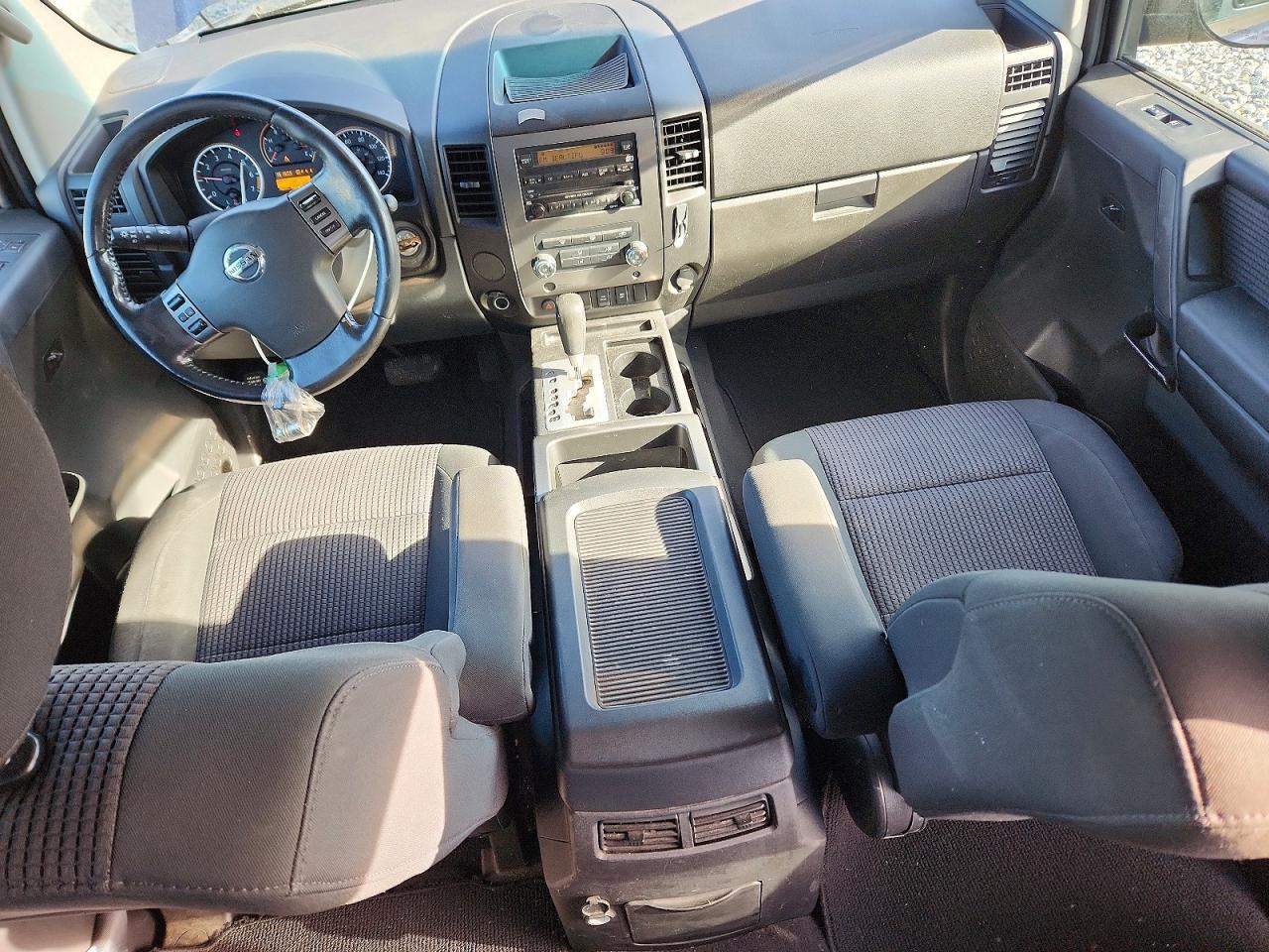 2010 Nissan Titan SE