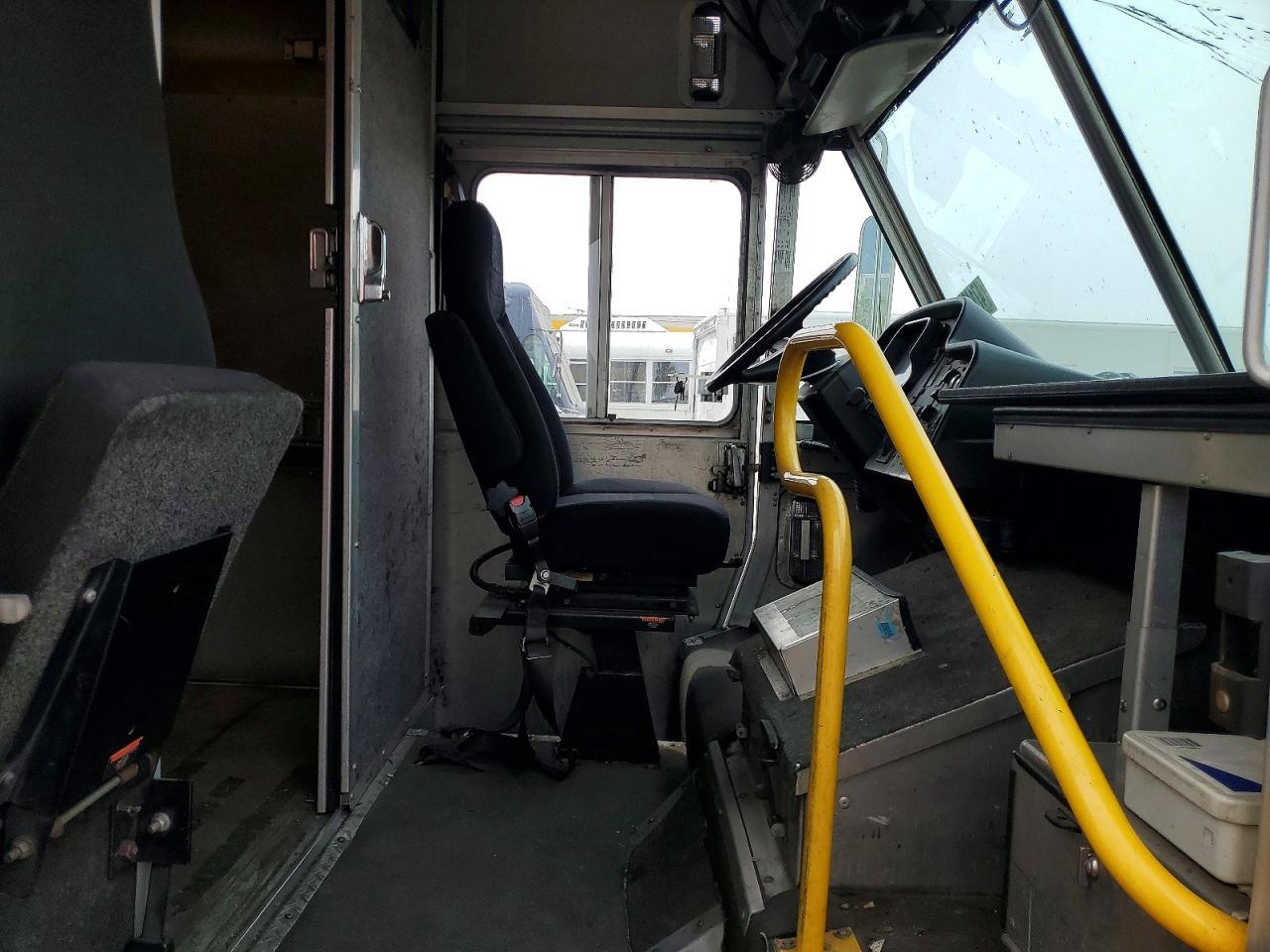 2015 Freightliner Chassis M Line WALK-IN Van