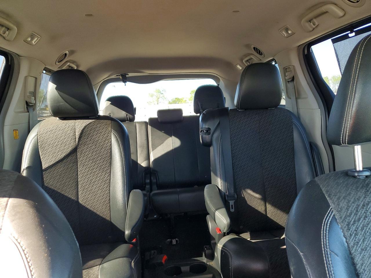 2012 Toyota Sienna le 7-passenger