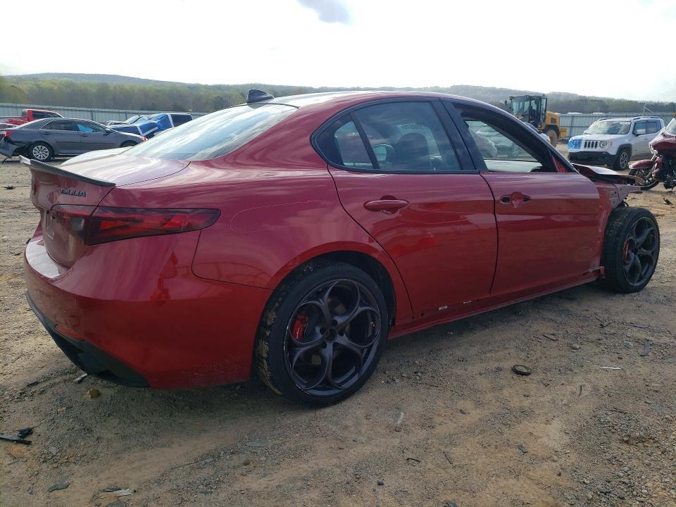 2018 Alfa Romeo Giulia ti Q4