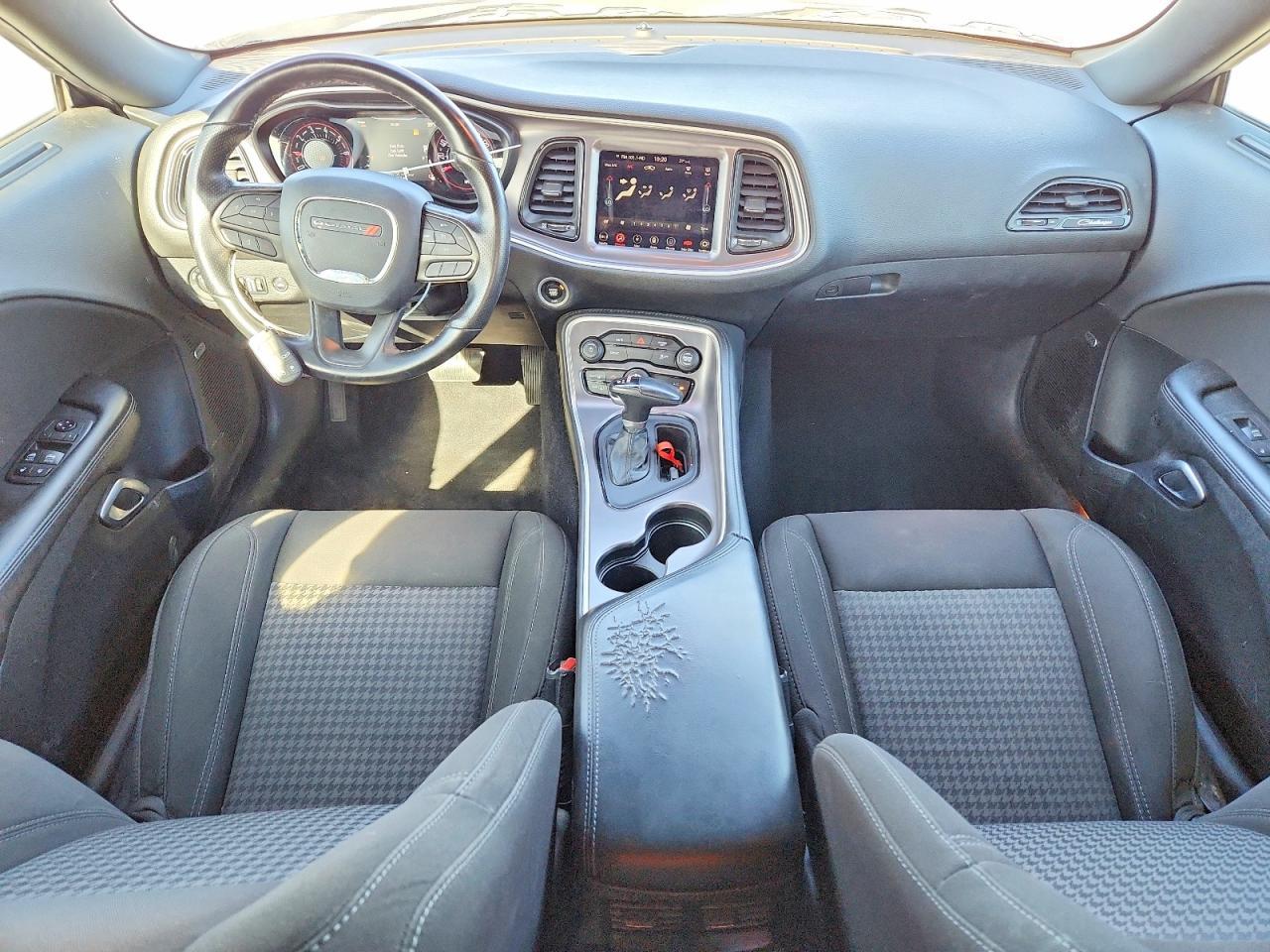 2020 Dodge Challenger sxt