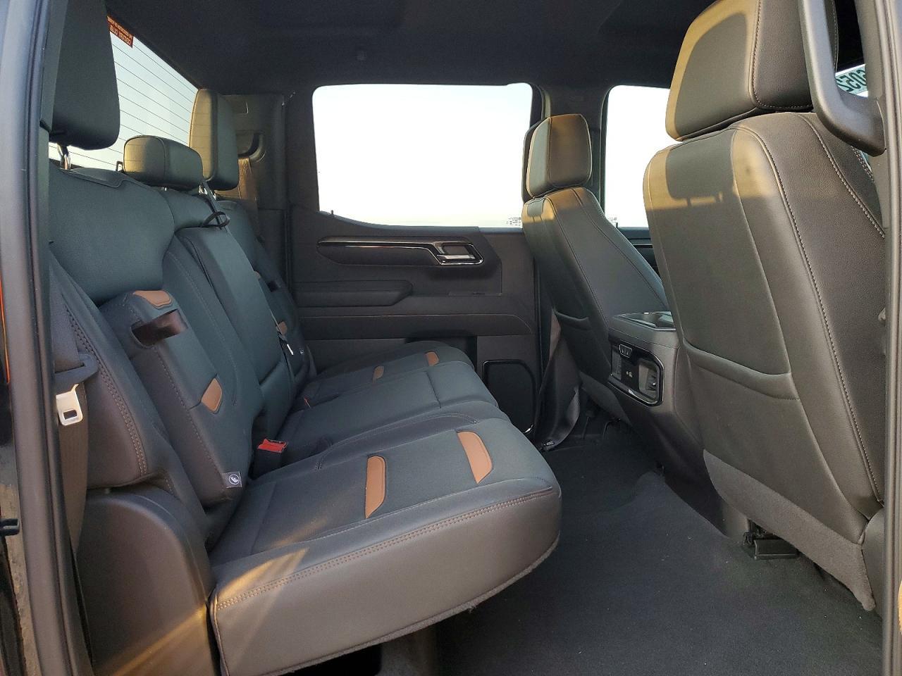 2025 GMC Sierra K1500 AT4