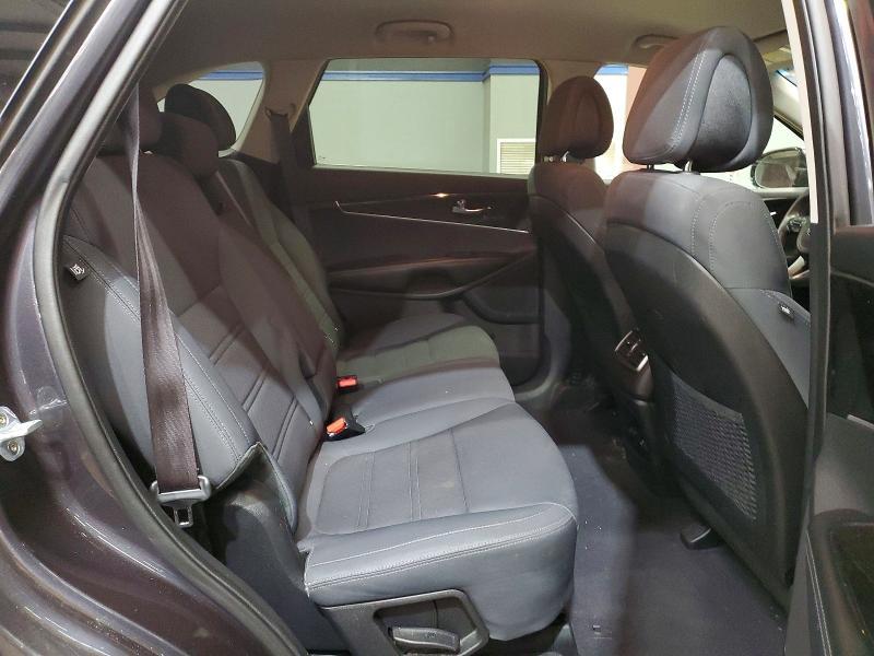 2016 KIA Sorento lx V6