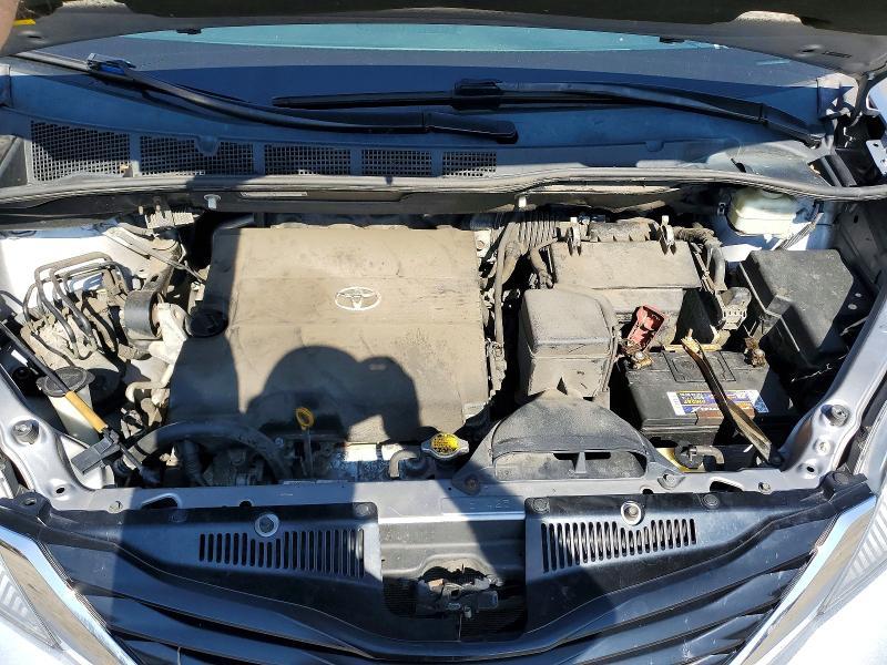 2012 Toyota Sienna le 8-passenger