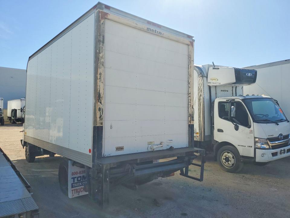 2012 Mitsubishi Fuso Fec72s box Truck