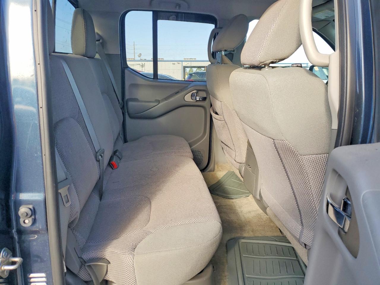 2017 Nissan Frontier SV
