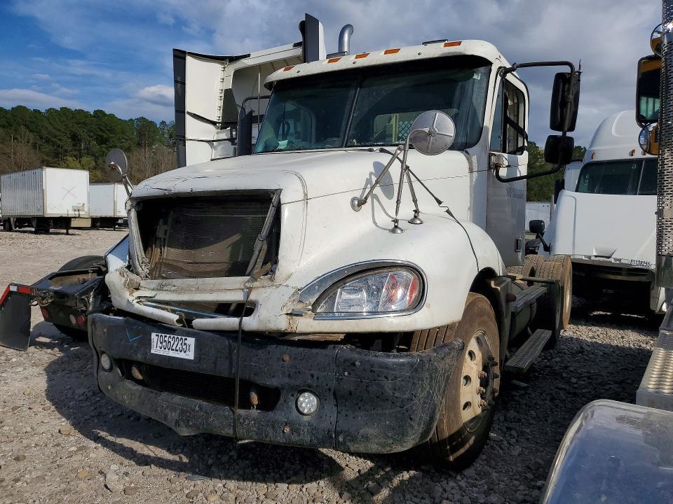 2004 Freightliner Columbia 120 Semi Truck