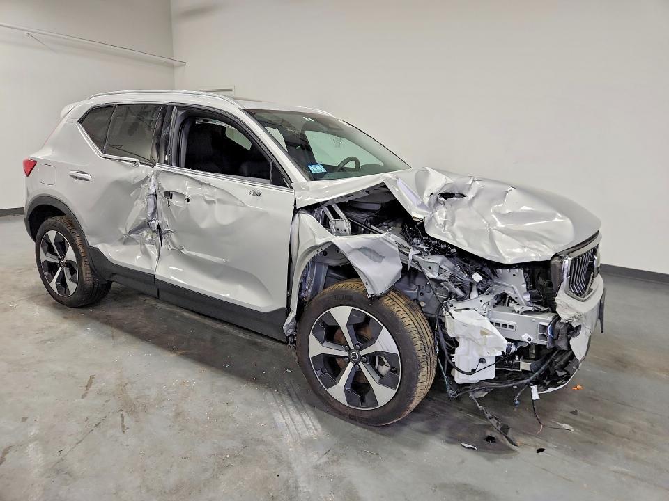 2025 Volvo Xc40 Plus