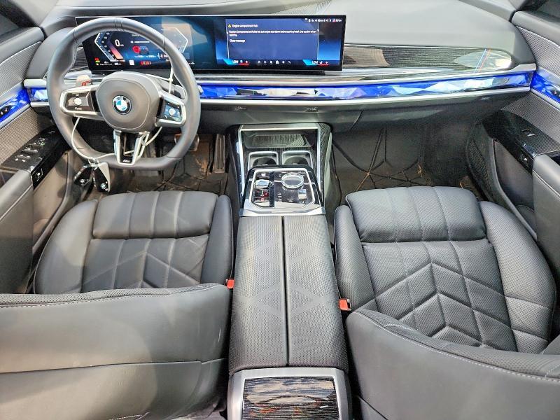 2025 BMW 740 xi