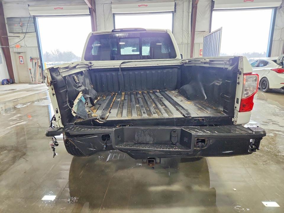 2017 Nissan Titan SV