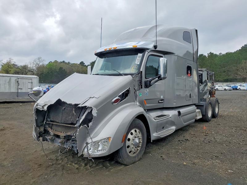 2020 Peterbilt 579 Semi Truck