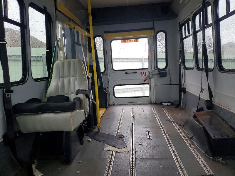 2016 Ford Econoline E350 Super Duty Cutaway Van