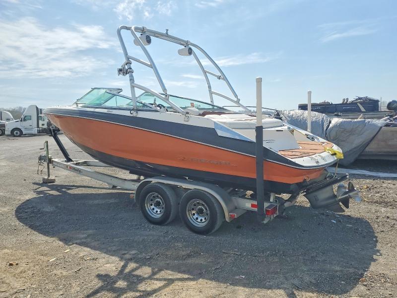 2009 Regal Boat-Boat