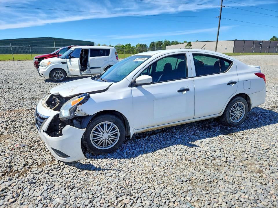 2016 Nissan Versa 1.6 s Plus