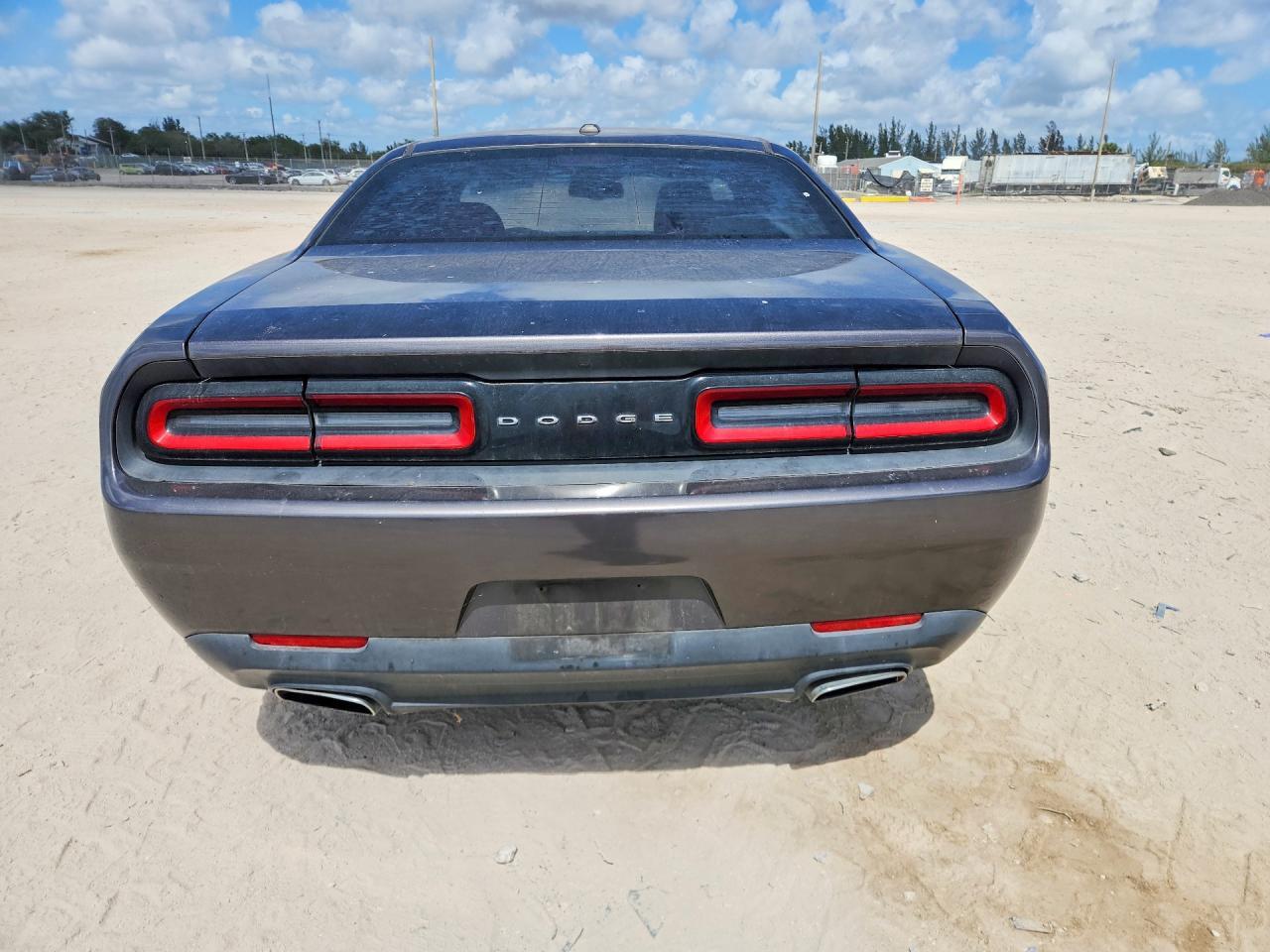 2015 Dodge Challenger sxt