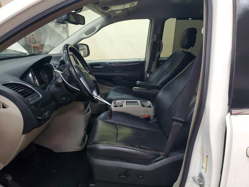 2011 Chrysler Town & Country Touring l