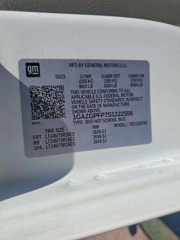 2025 Chevrolet Express G3500 lt