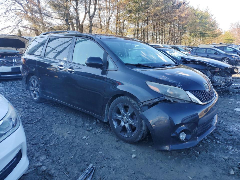 2016 Toyota Sienna se 8-passenger