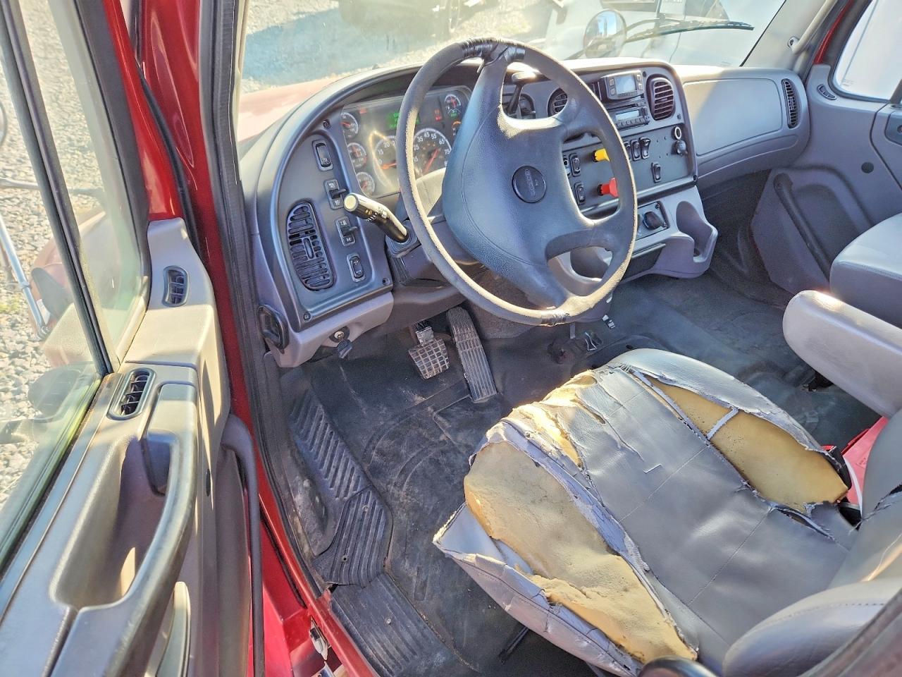 2016 Freigliner 2016 Freightliner Business Class M2 Semi Truck