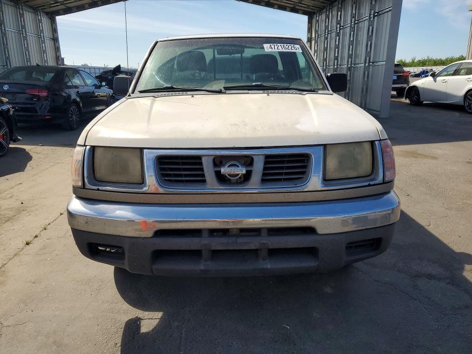 2000 Nissan Frontier xe