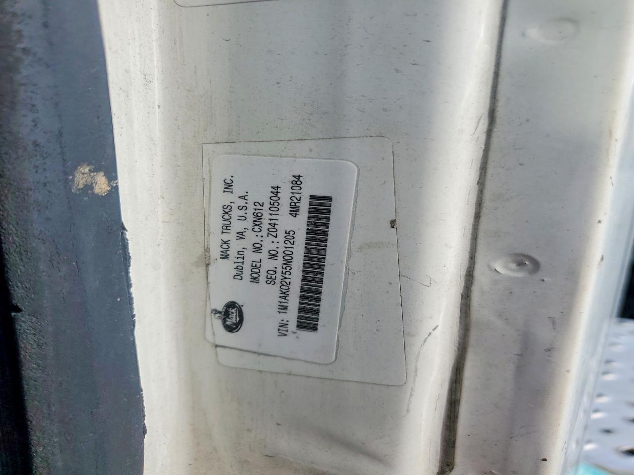 2005 Mack CXN612 Semi Truck