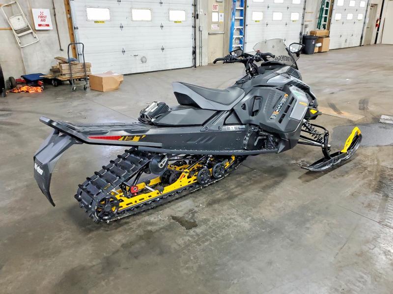 2025 Skidoo Renegade Adrenaline