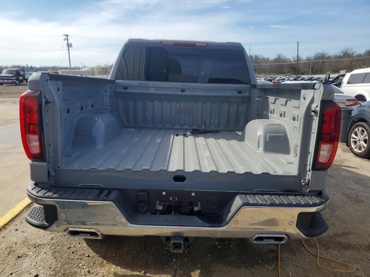 2025 GMC Sierra K1500 SLE