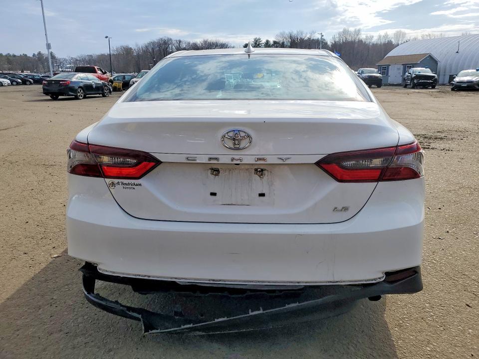 2024 Toyota Camry le