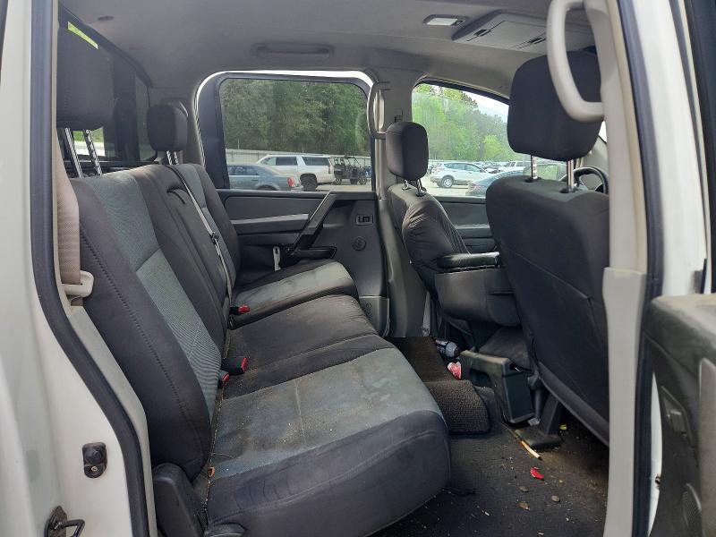 2004 Nissan Titan XE