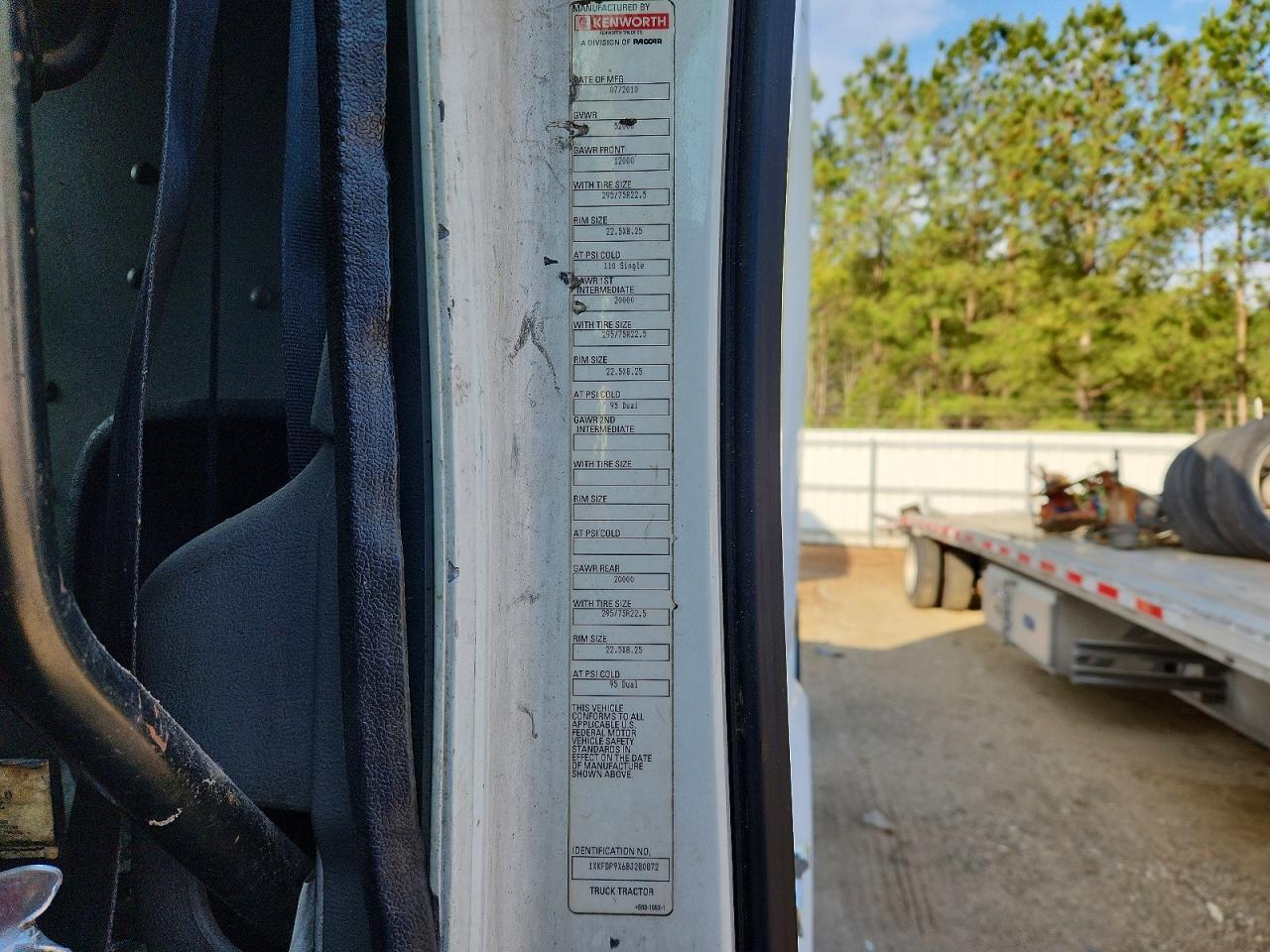 2011 Kenworth T700 Semi Truck