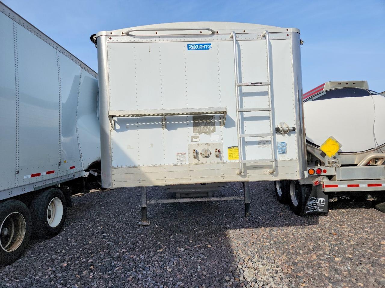 2013 Stroughton Ahvcw-422T-AR-A Grain Trailer