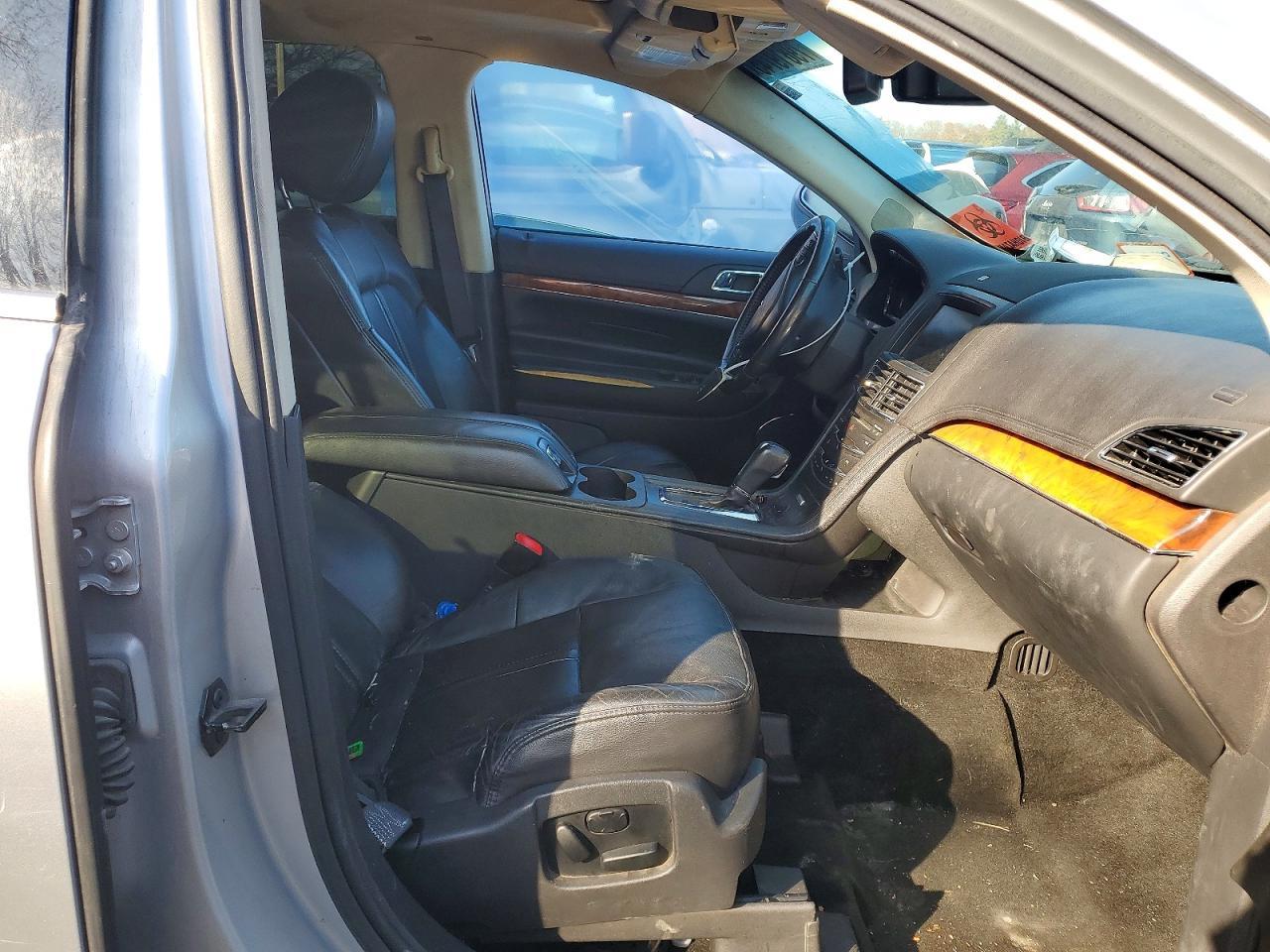 2013 Lincoln Townhouse MKT