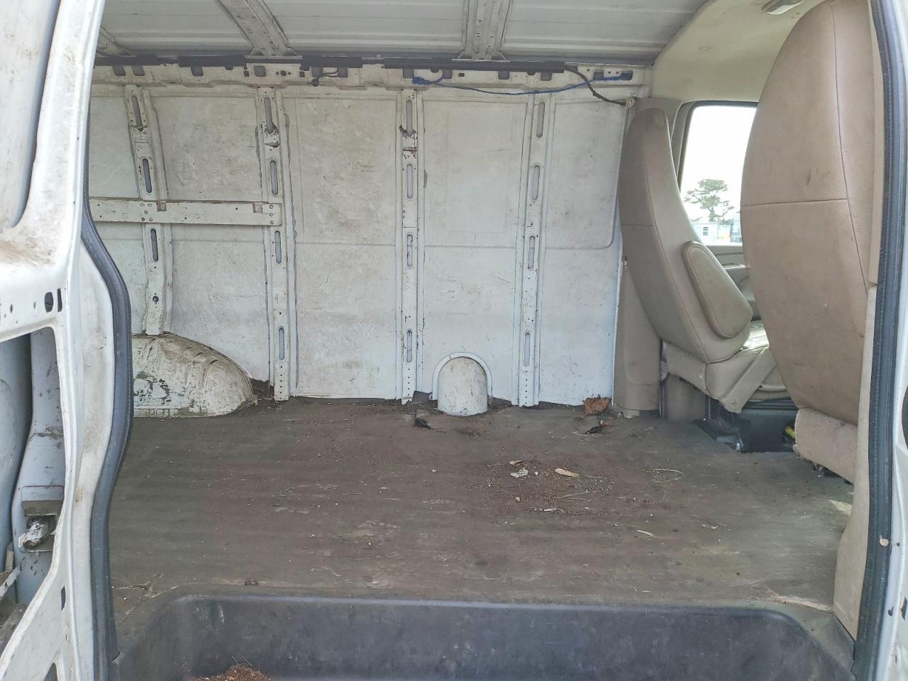 2011 Chevrolet Express 2500 Cargo Delivery Van