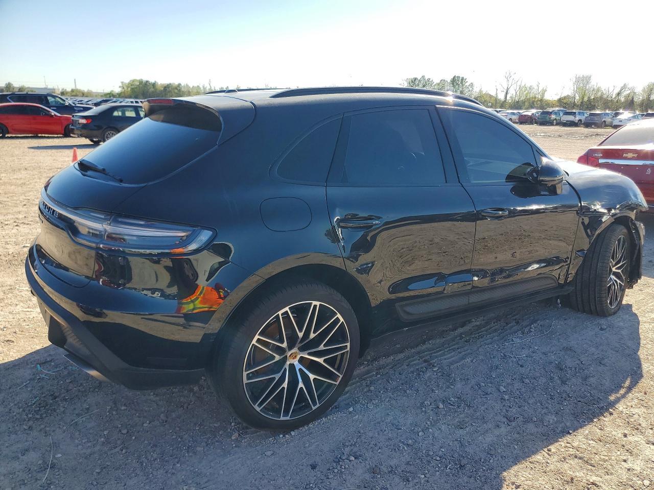 2025 Porsche Macan Base