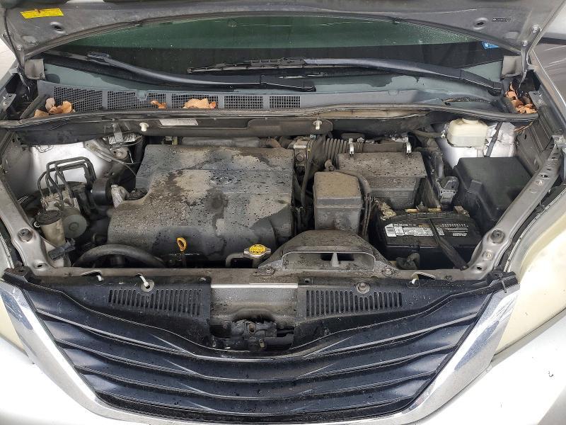 2012 Toyota Sienna le 8-passenger