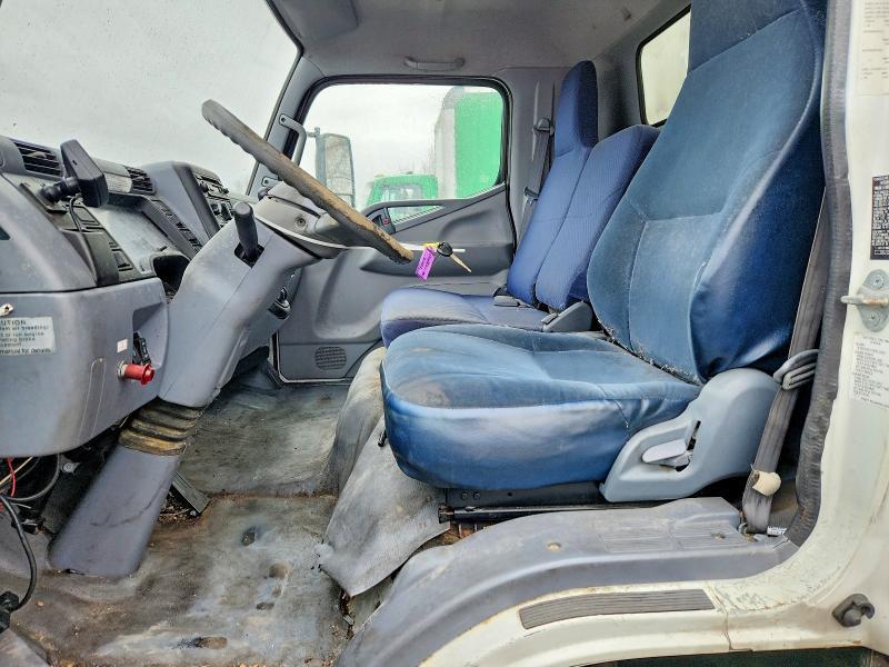 2009 Mitsubishi FE85D Refrigerated BOX Truck