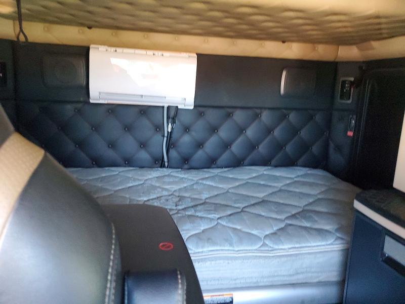 2023 Kenworth T680 Semi Truck